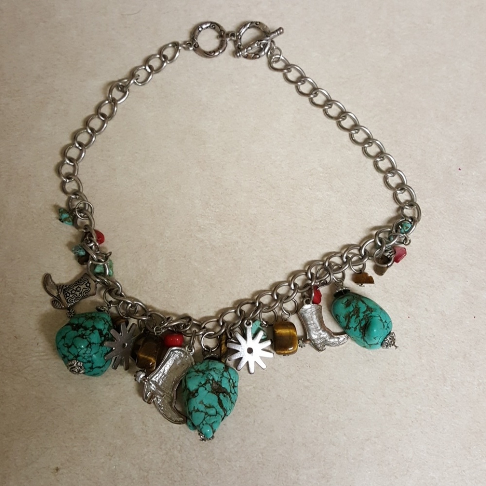 This chocker is a showstopper
